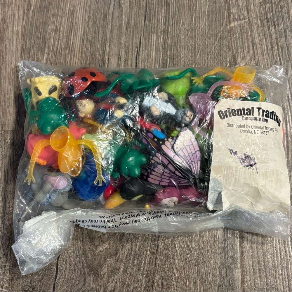 Vintage Oriental Trading Co. Finger Pupped Lot (50 CT)